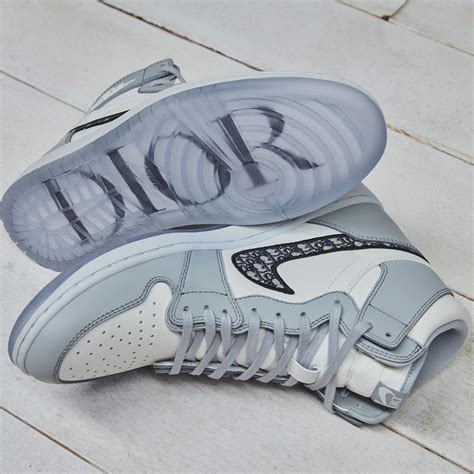 where to buy the dior jordan 1